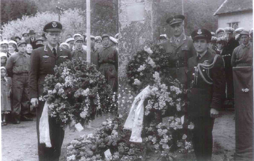 Memorial service and monument unveiling, Steinsvik 1950